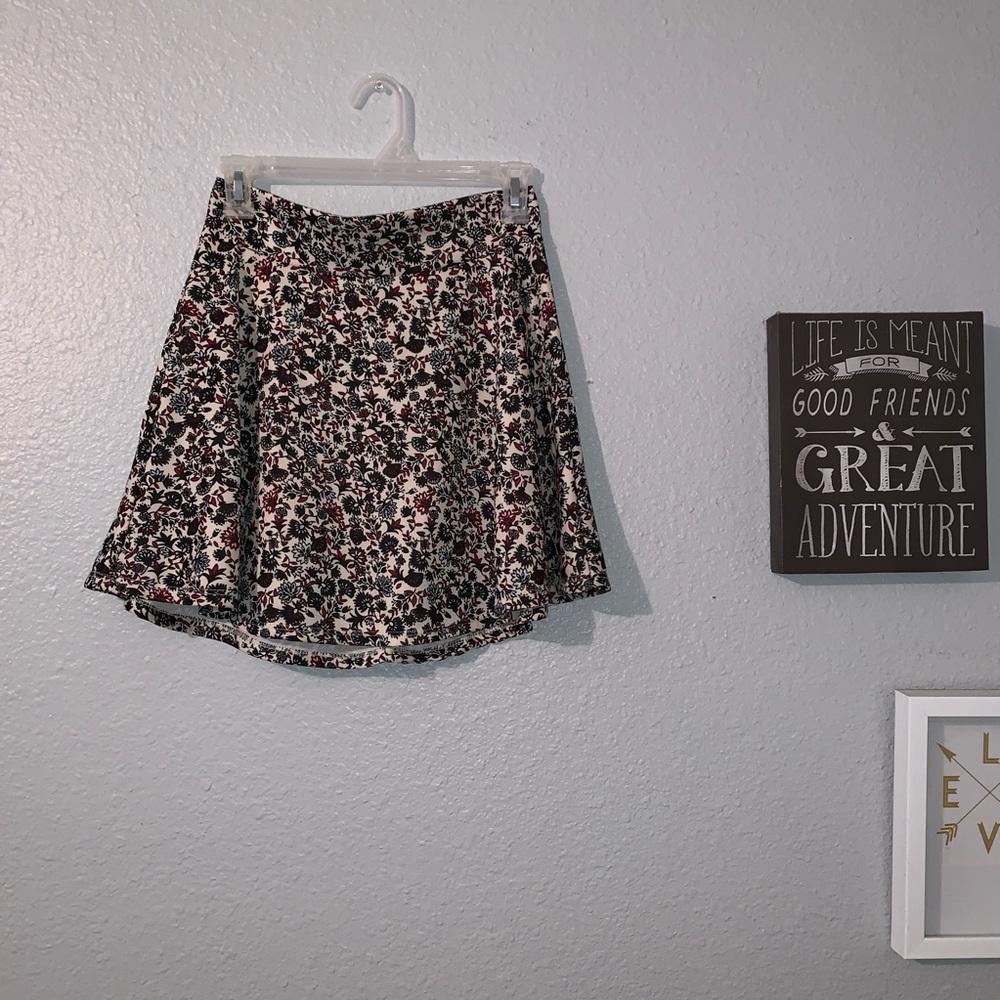 ◽️ Floral Patterned Skirt ◽️